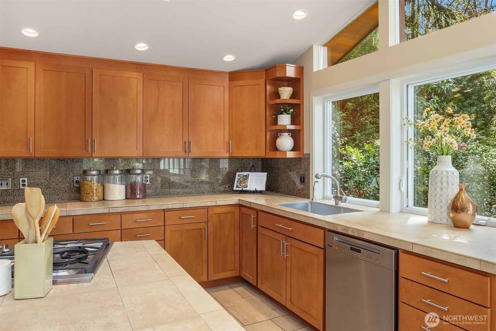 25137 SE Mirrormont Place , Issaquah, WA 98027