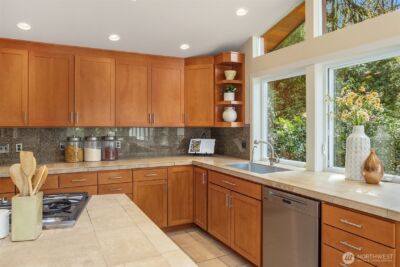 25137 SE Mirrormont Place , Issaquah, WA 98027 - Photo 10