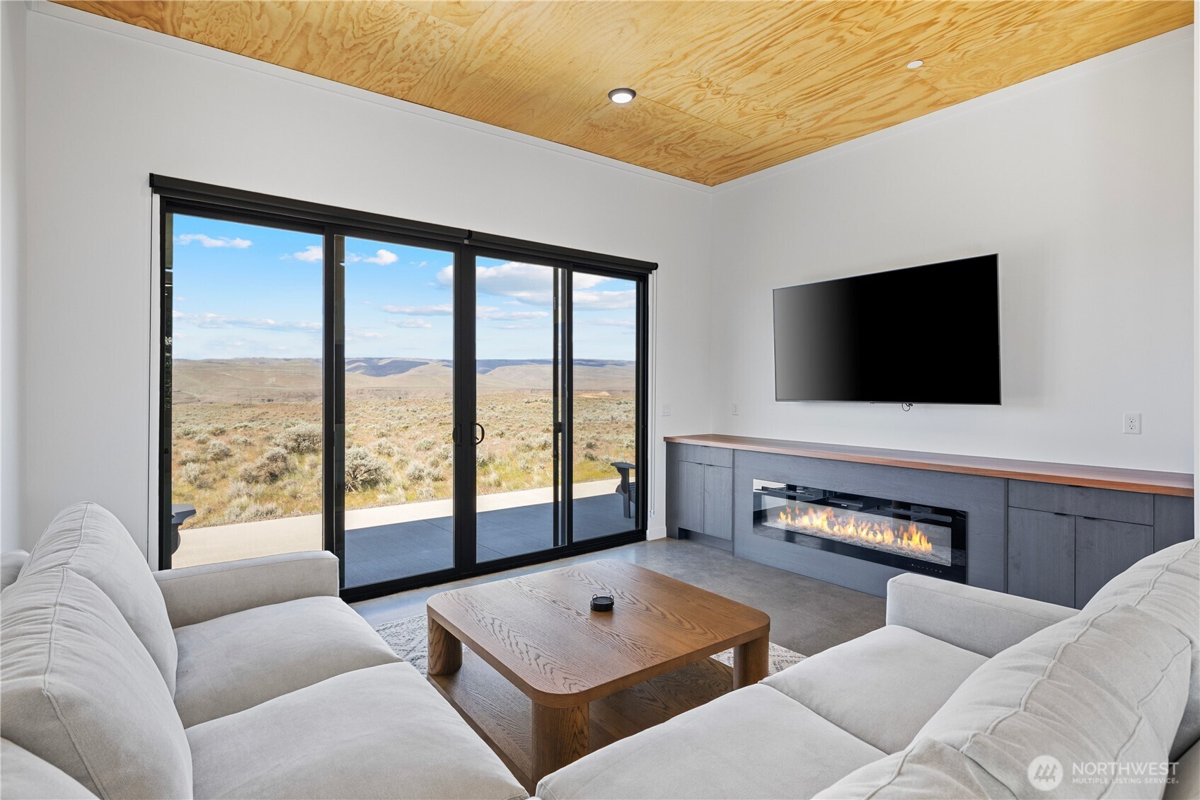 202 Rattlesnake Point NW, Quincy, WA 98848
