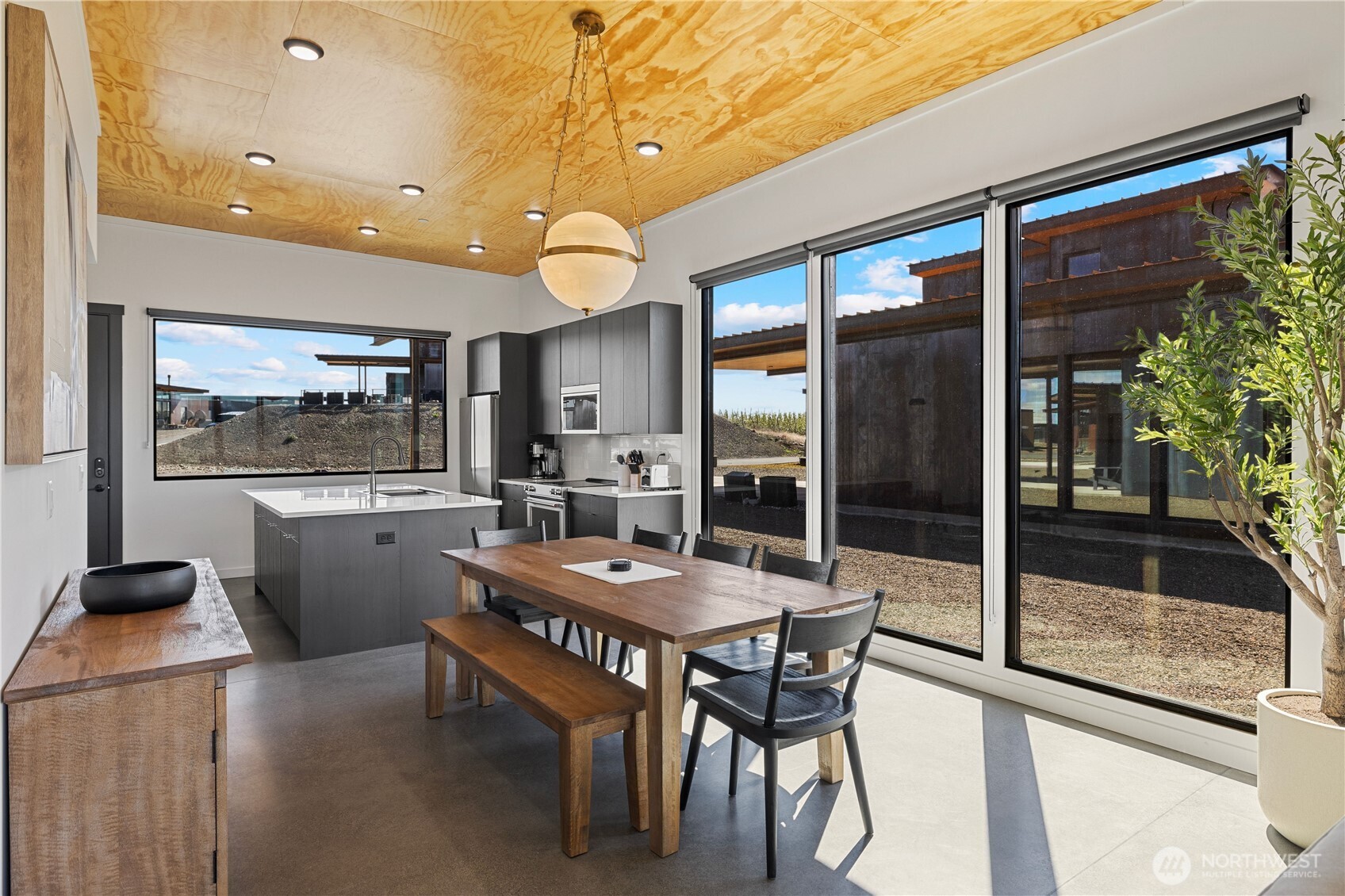 202 Rattlesnake Point NW, Quincy, WA 98848