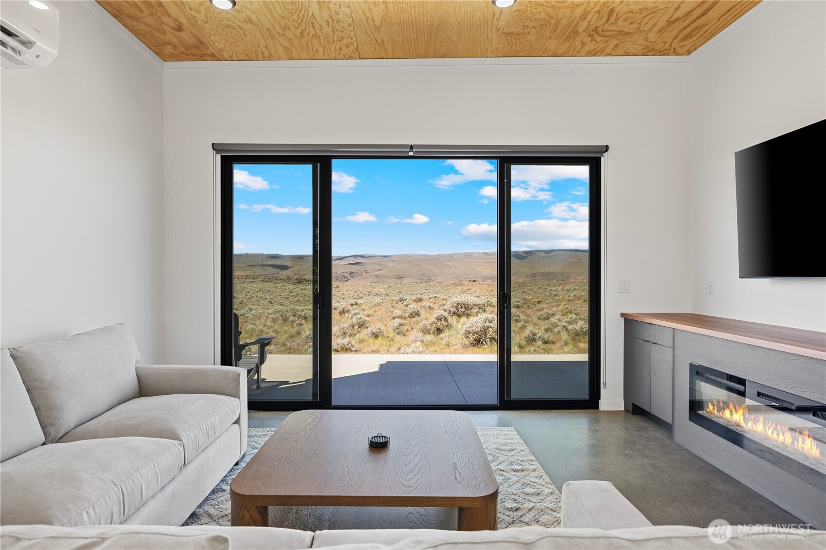202 Rattlesnake Point NW, Quincy, WA 98848