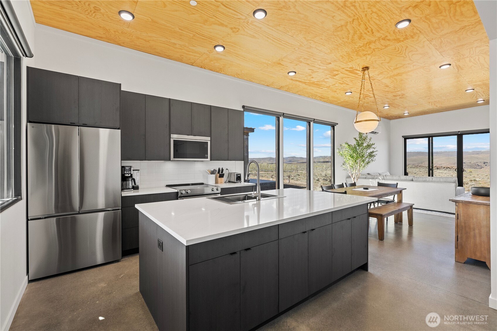 202 Rattlesnake Point NW, Quincy, WA 98848