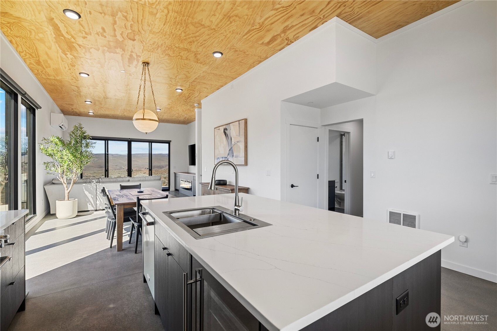 202 Rattlesnake Point NW, Quincy, WA 98848