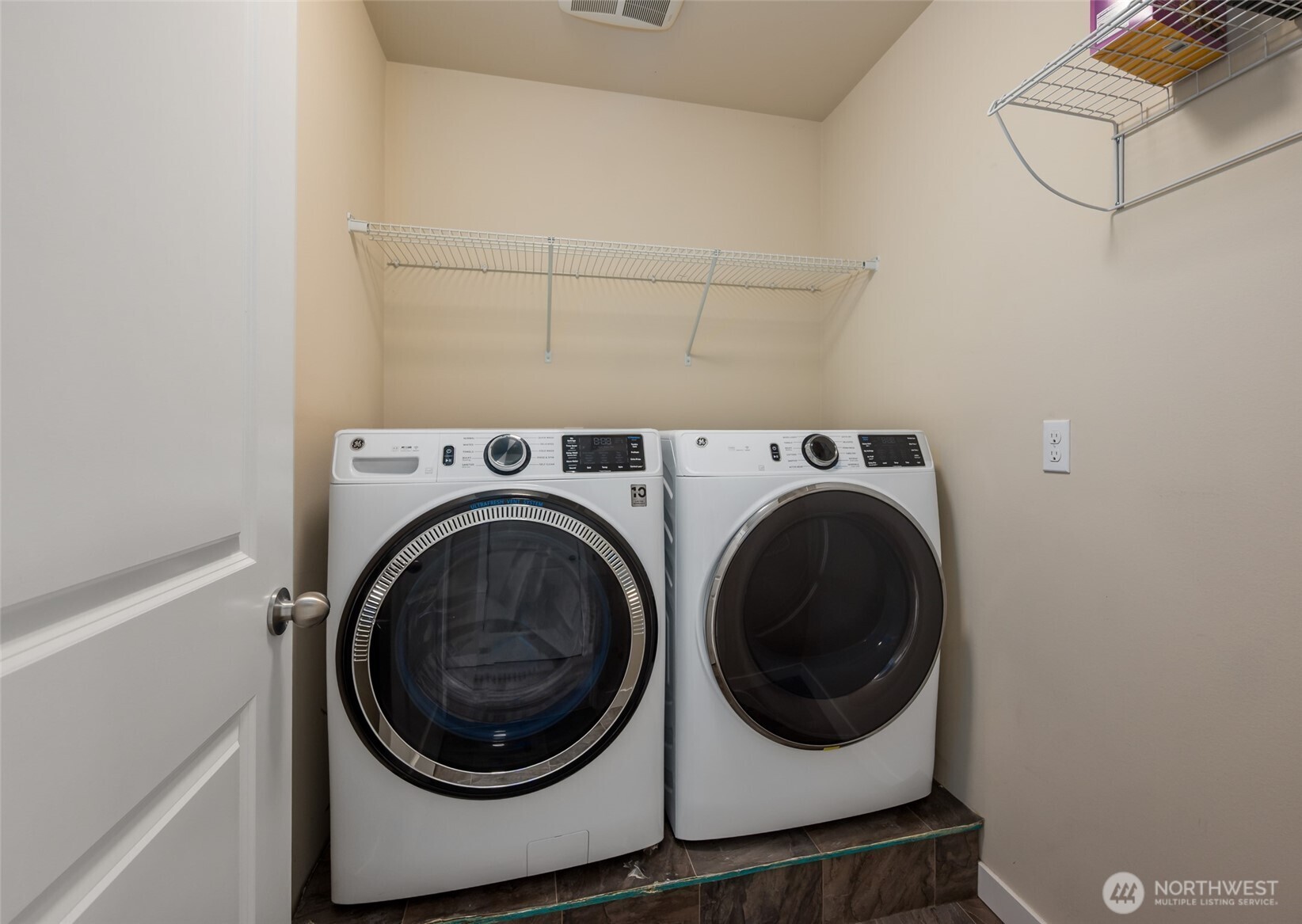 3015 Loch Ness Loop , Mount Vernon, WA 98273