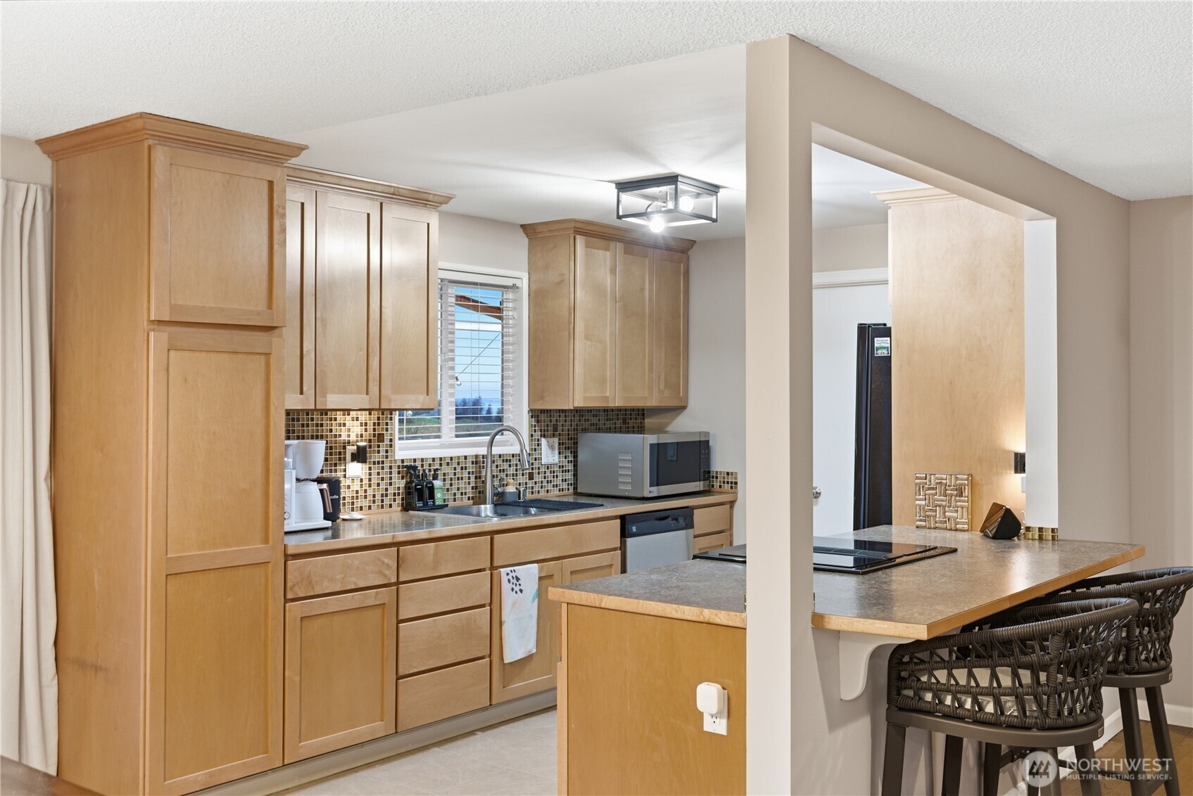 2569 Airline Way , Oak Harbor, WA 98277
