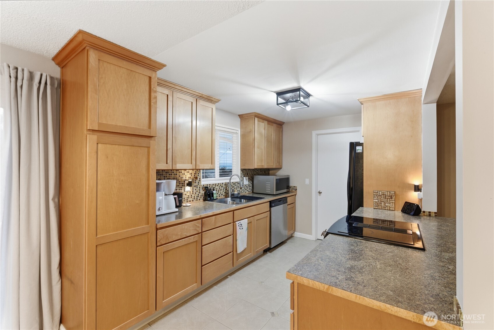 2569 Airline Way , Oak Harbor, WA 98277