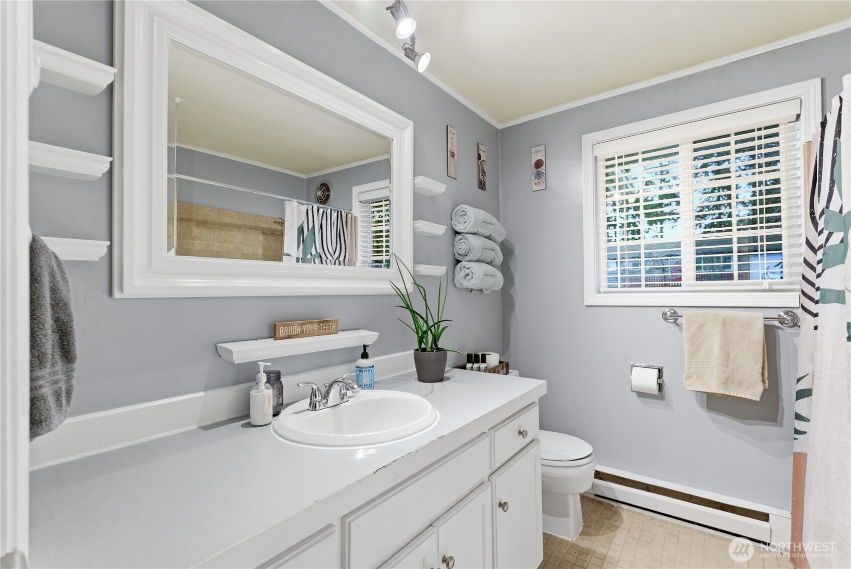 2569 Airline Way , Oak Harbor, WA 98277