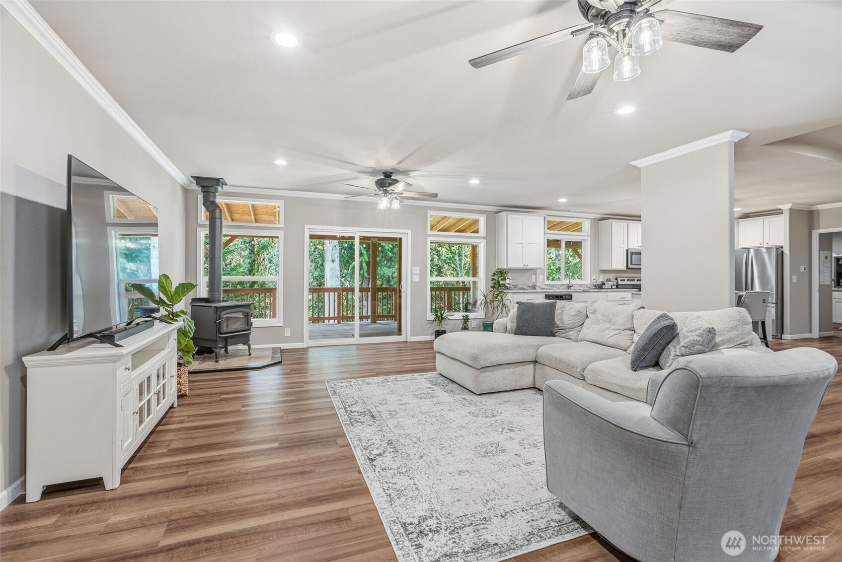 2571 Hazel Dell Road , Castle Rock, WA 98611