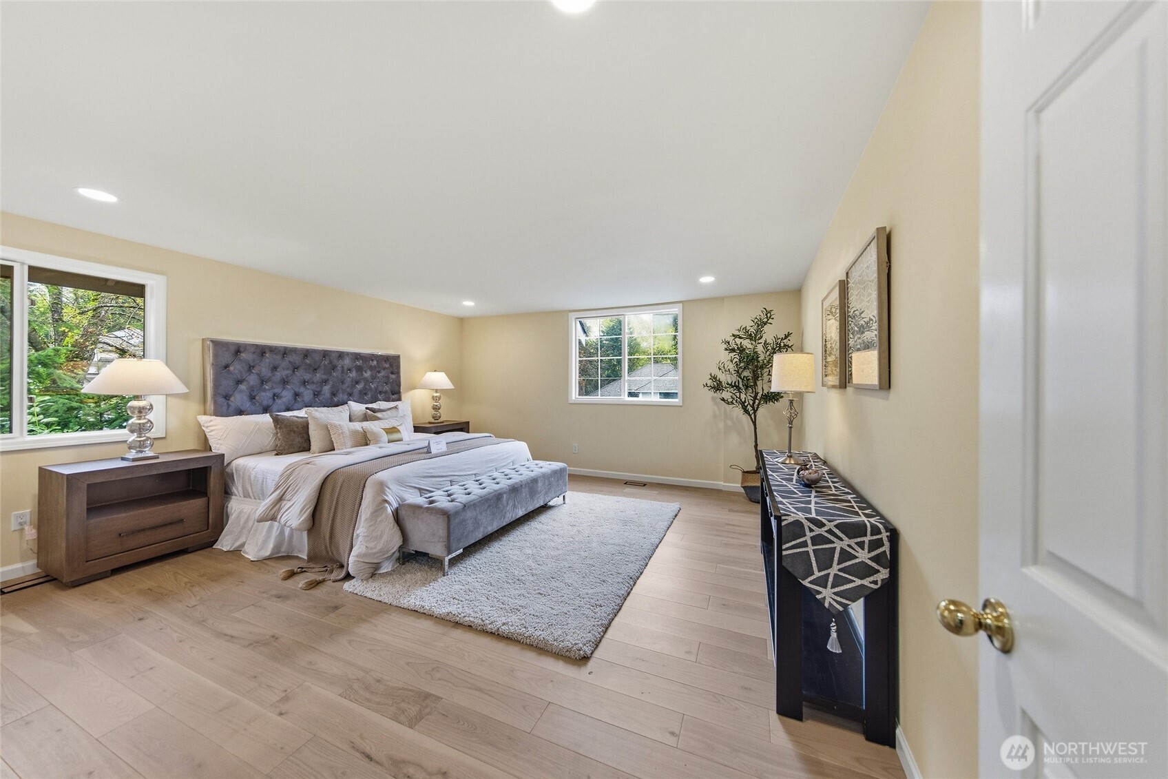 3877 113th Avenue NE, Bellevue, WA 98004