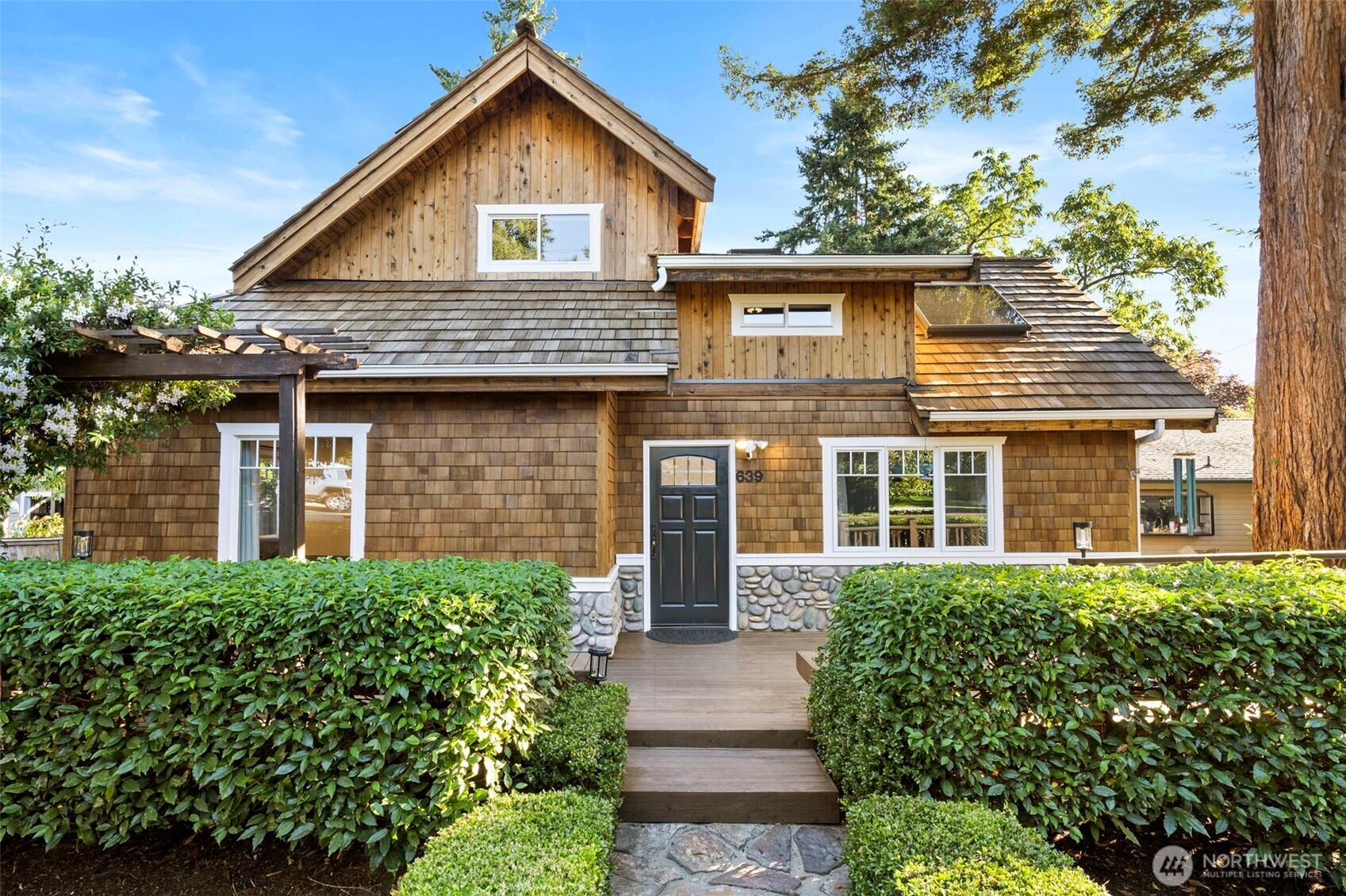 639 12th Avenue , Kirkland, WA 98033-5114