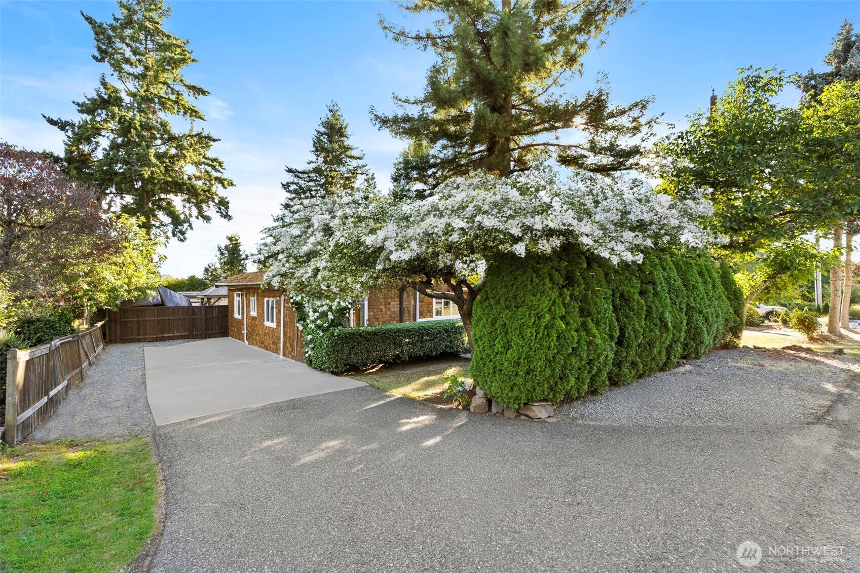 639 12th Avenue , Kirkland, WA 98033-5114