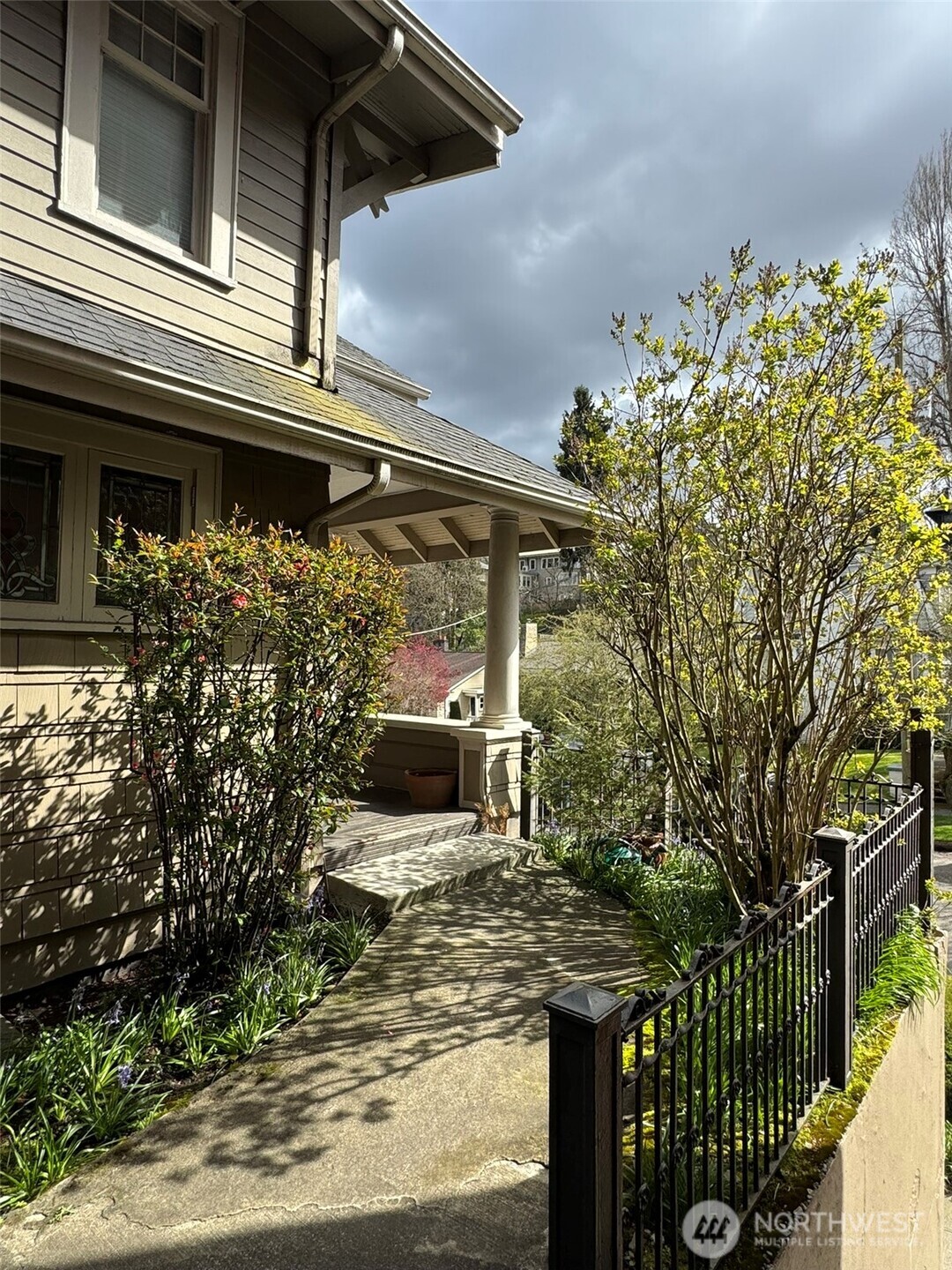 812 E Gwinn Place , Seattle, WA 98102