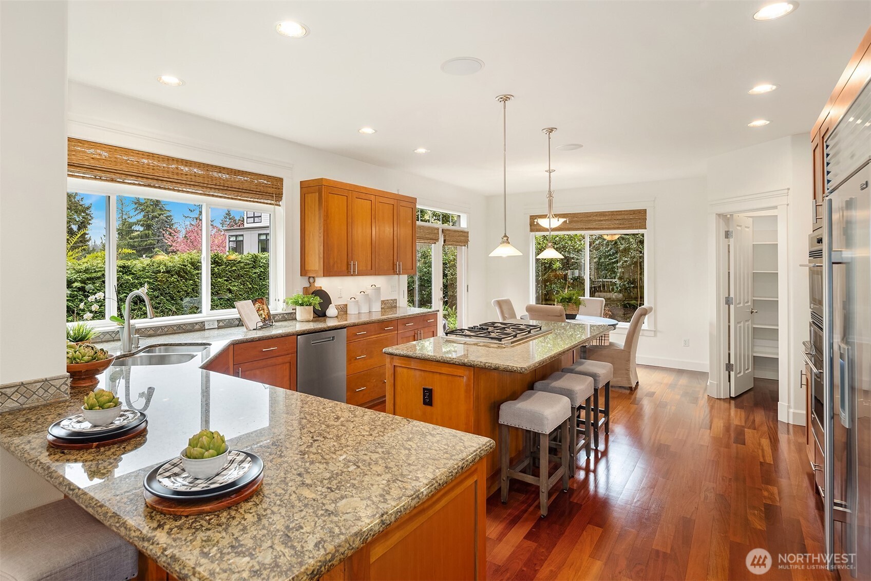 816 100th Avenue SE, Bellevue, WA 98004
