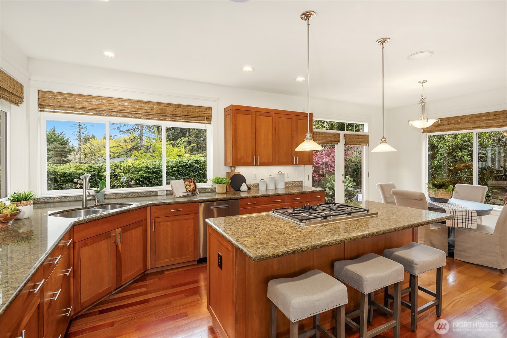 816 100th Avenue SE, Bellevue, WA 98004