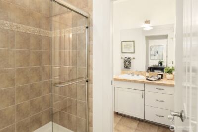 816 100th Avenue SE, Bellevue, WA 98004 - Photo 18