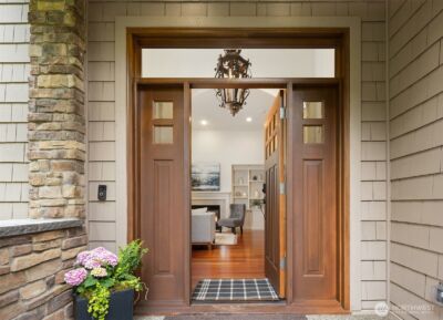 816 100th Avenue SE, Bellevue, WA 98004 - Photo 2