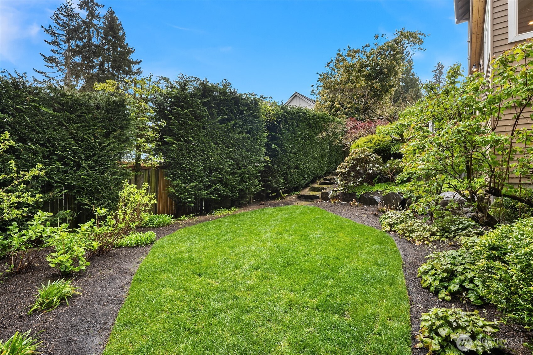816 100th Avenue SE, Bellevue, WA 98004