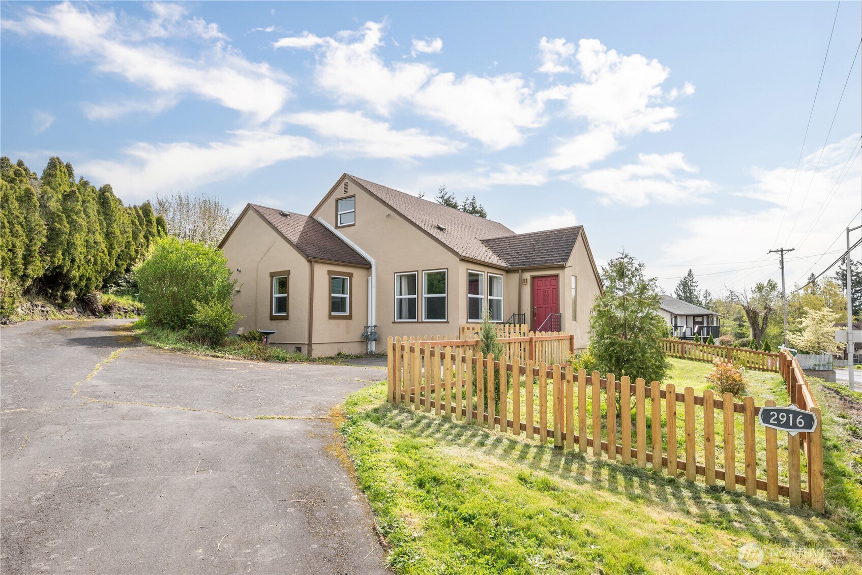 2916 Columbia Heights Road , Longview, WA 98632