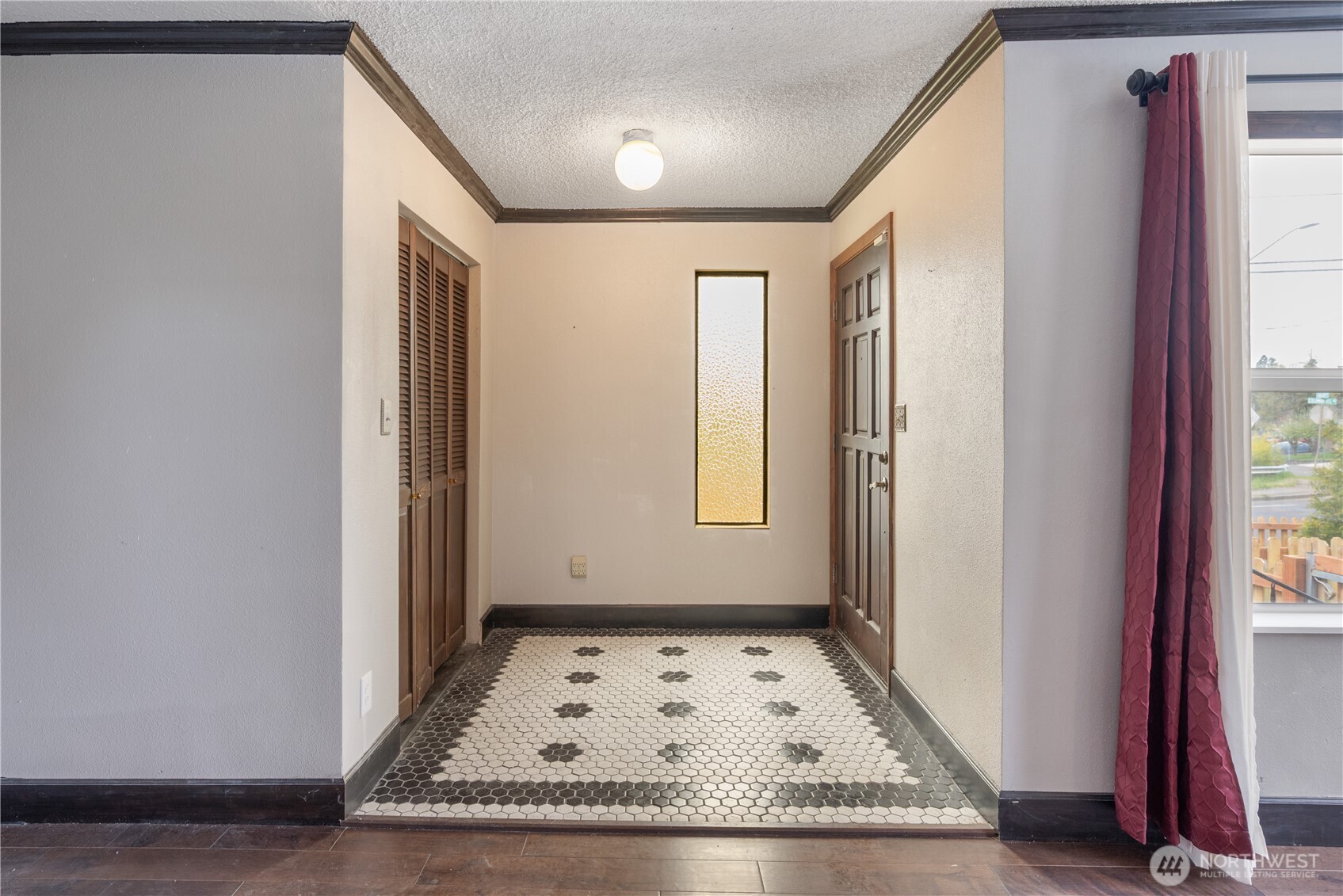 2916 Columbia Heights Road , Longview, WA 98632