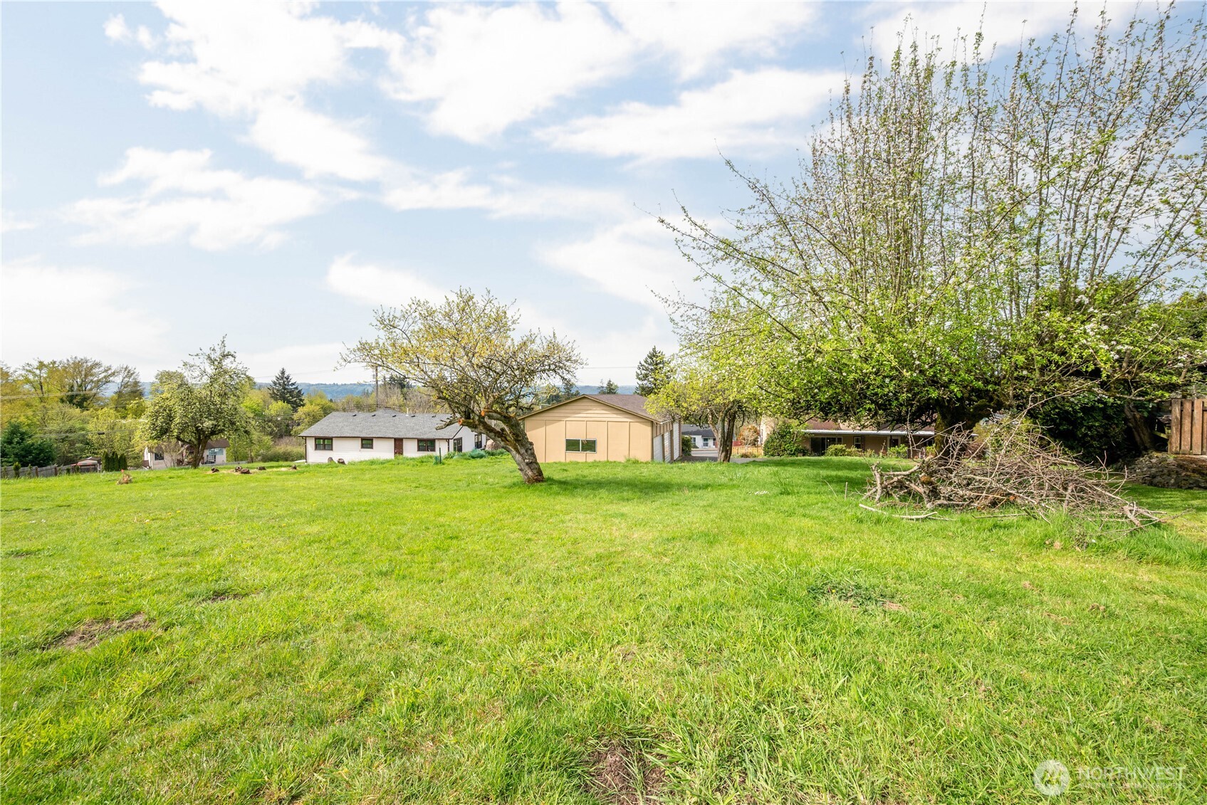 2916 Columbia Heights Road , Longview, WA 98632