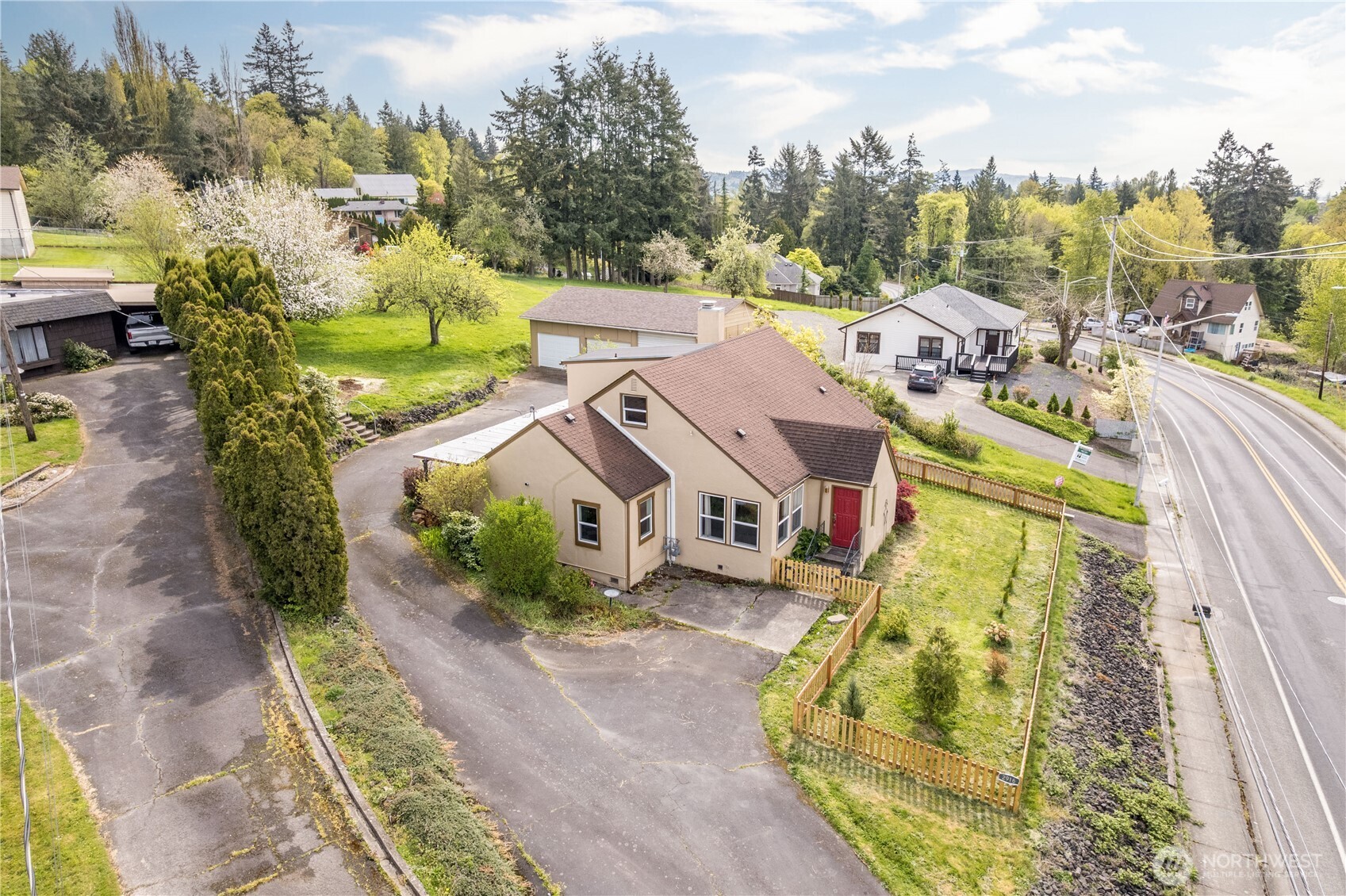 2916 Columbia Heights Road , Longview, WA 98632