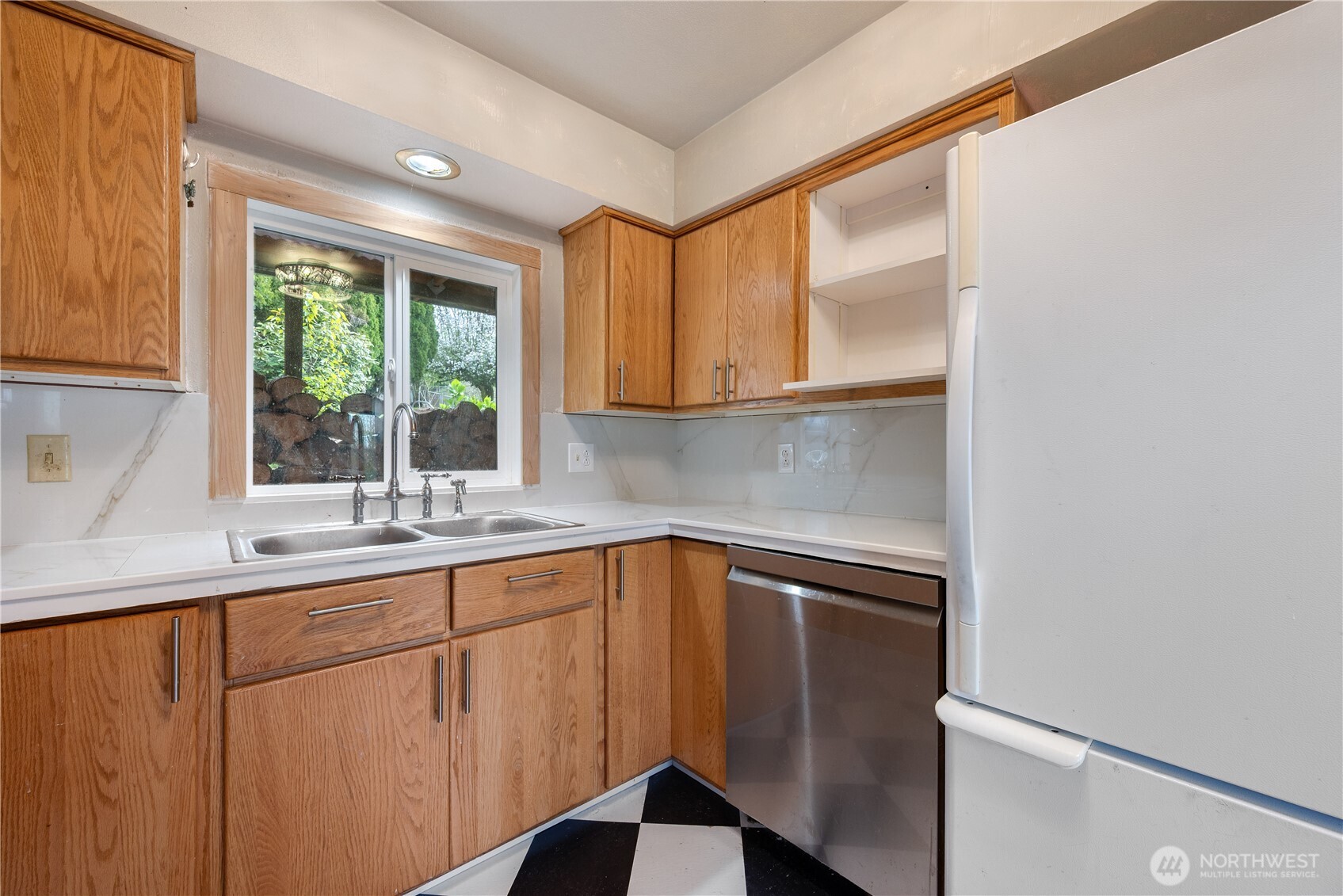 2916 Columbia Heights Road , Longview, WA 98632