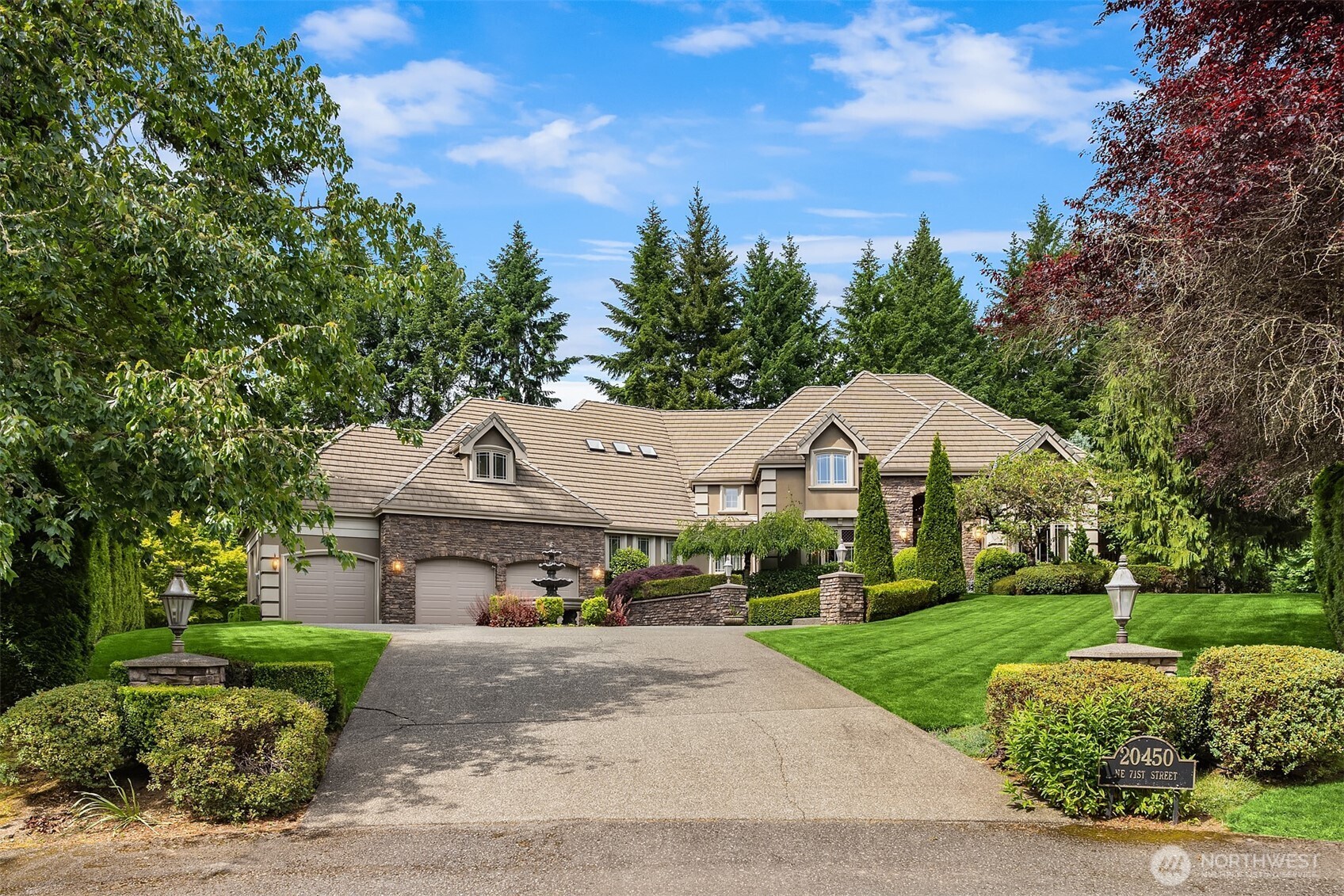 20450 NE 71st Street , Redmond, WA 98053-4725