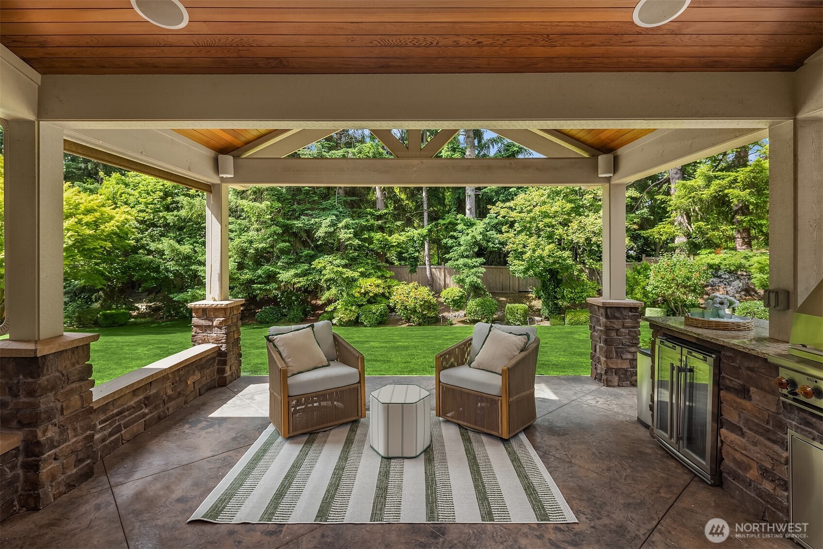 20450 NE 71st Street , Redmond, WA 98053-4725