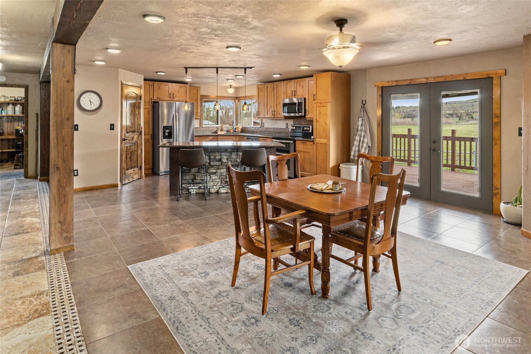 3661 E Taneum Road , Thorp, WA 98946