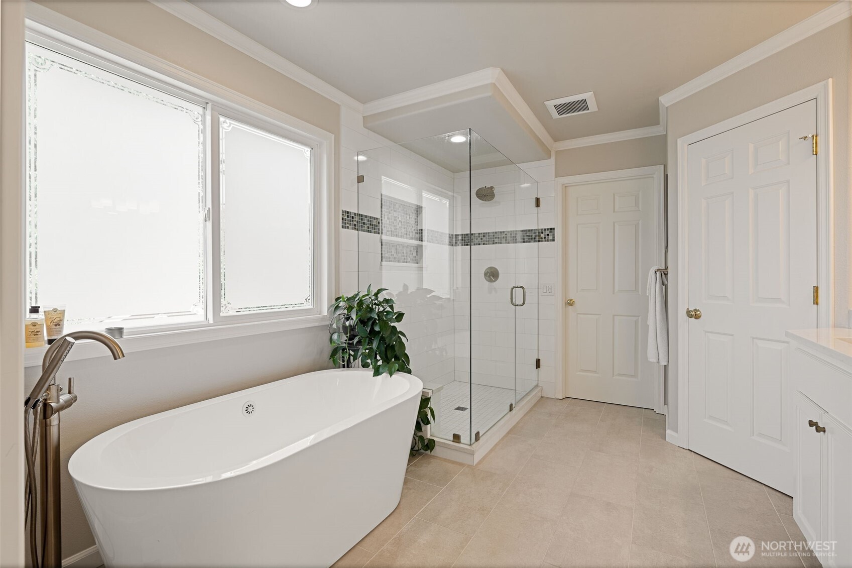 12118 198th Avenue NE, Woodinville, WA 98077