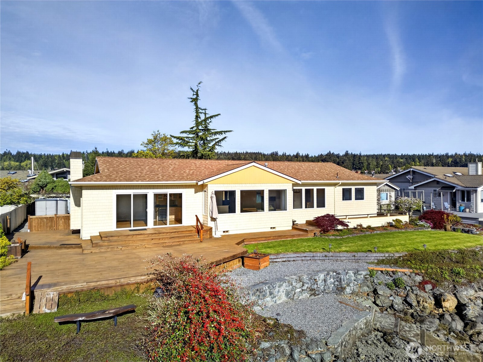 811 Shoshone Dr , La Conner, WA 98257