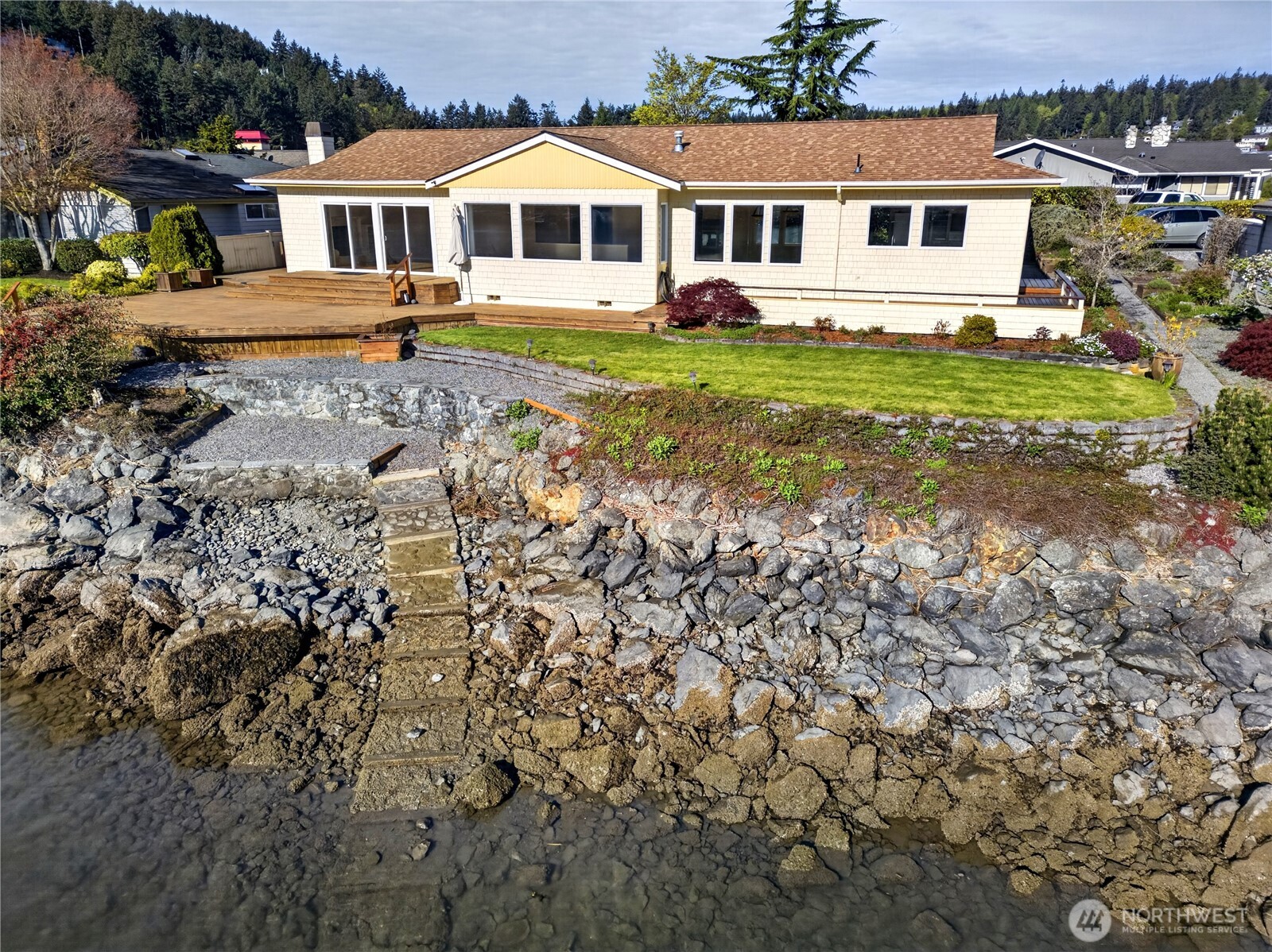 811 Shoshone Dr , La Conner, WA 98257