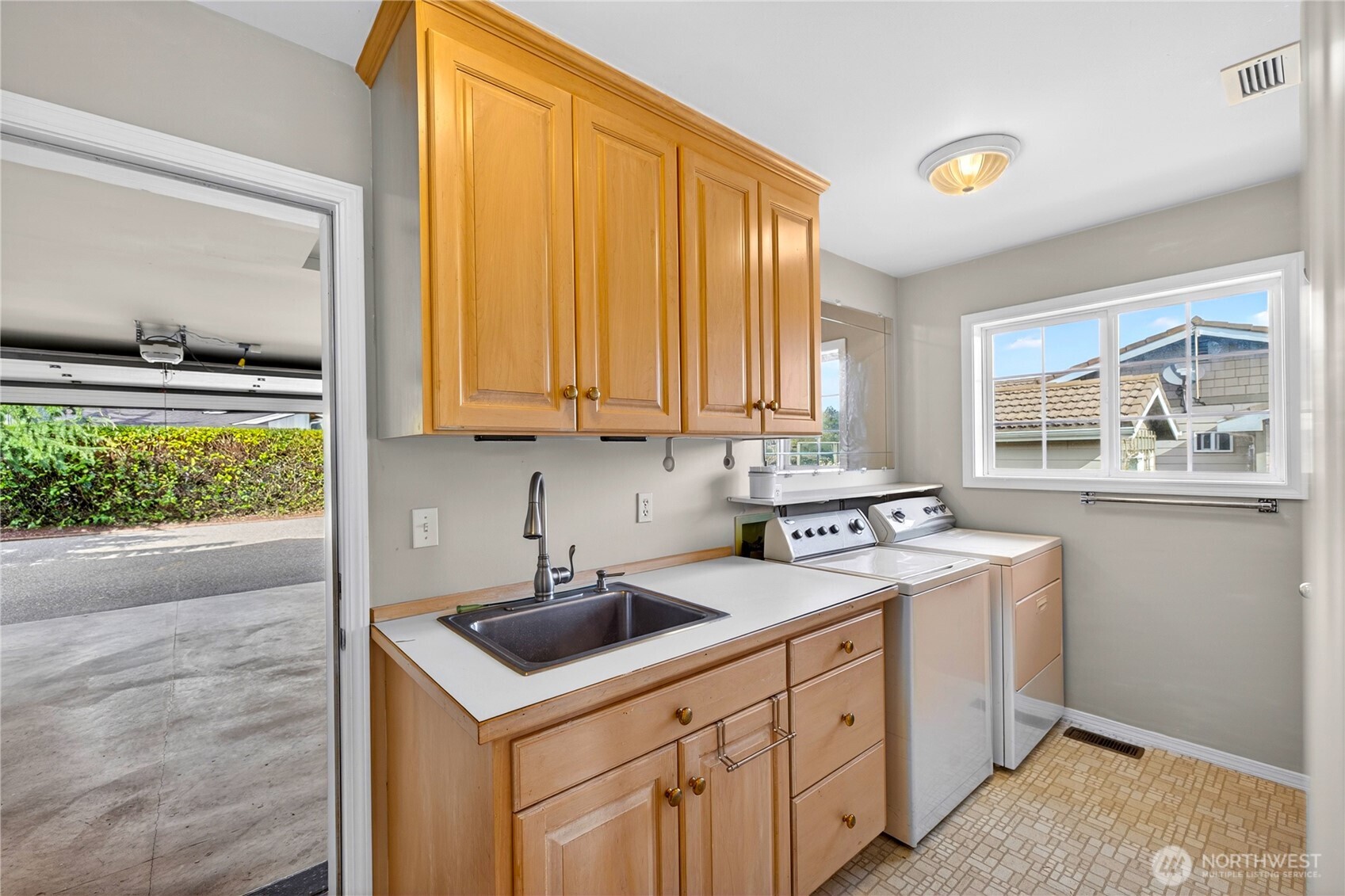 811 Shoshone Dr , La Conner, WA 98257