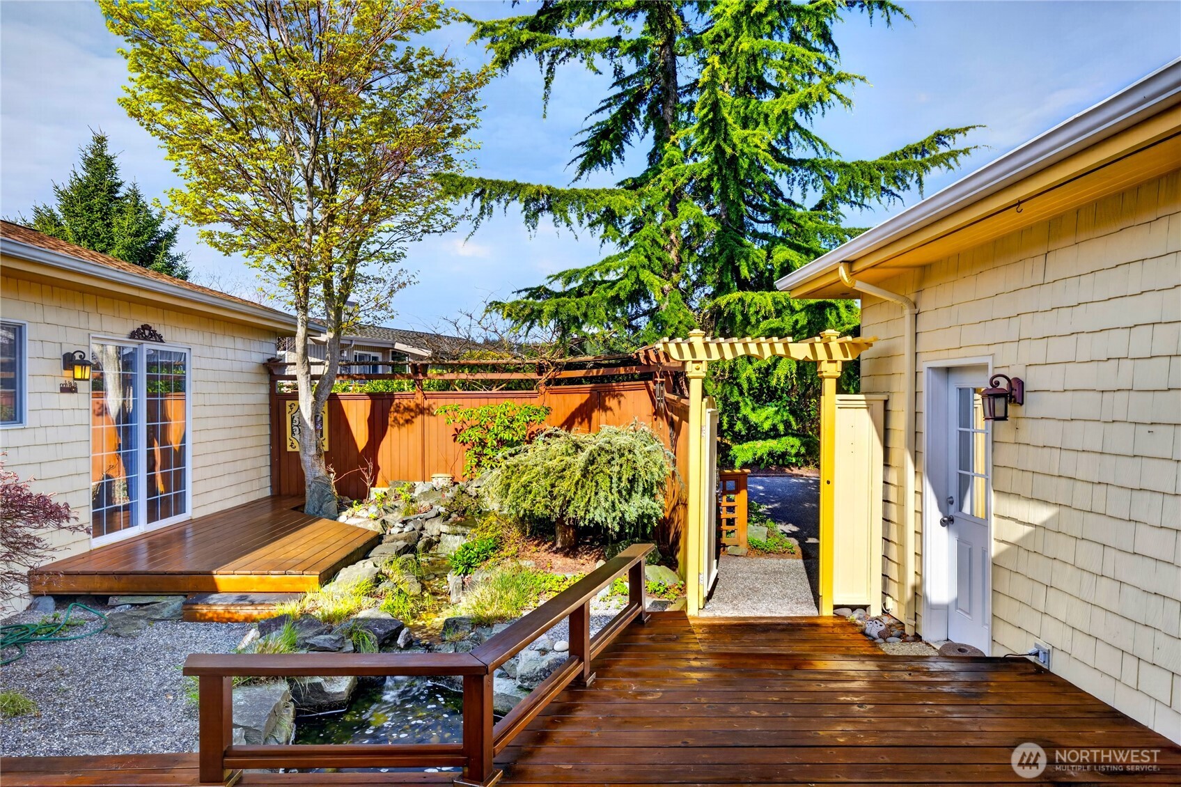 811 Shoshone Dr , La Conner, WA 98257