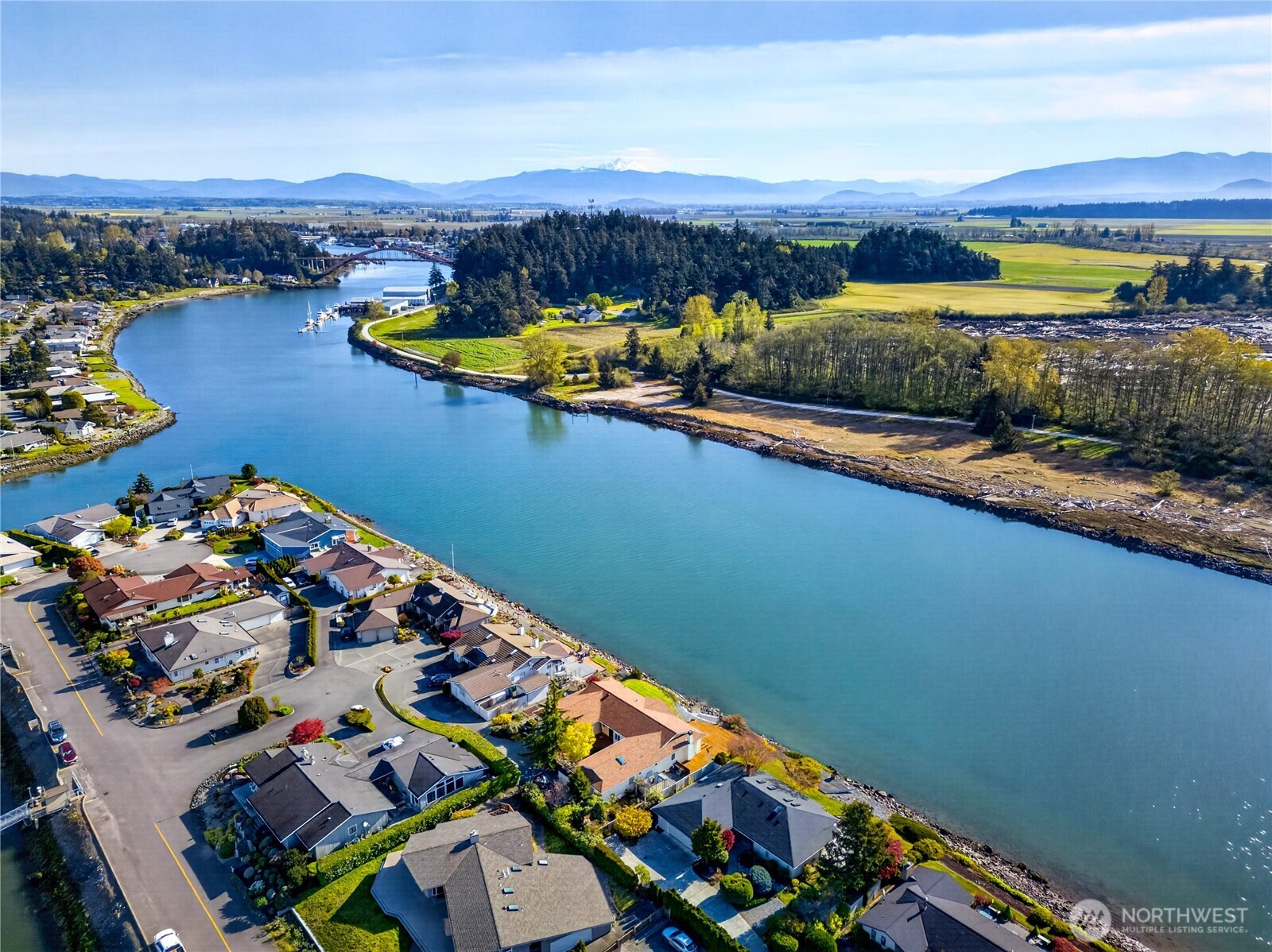 811 Shoshone Dr , La Conner, WA 98257