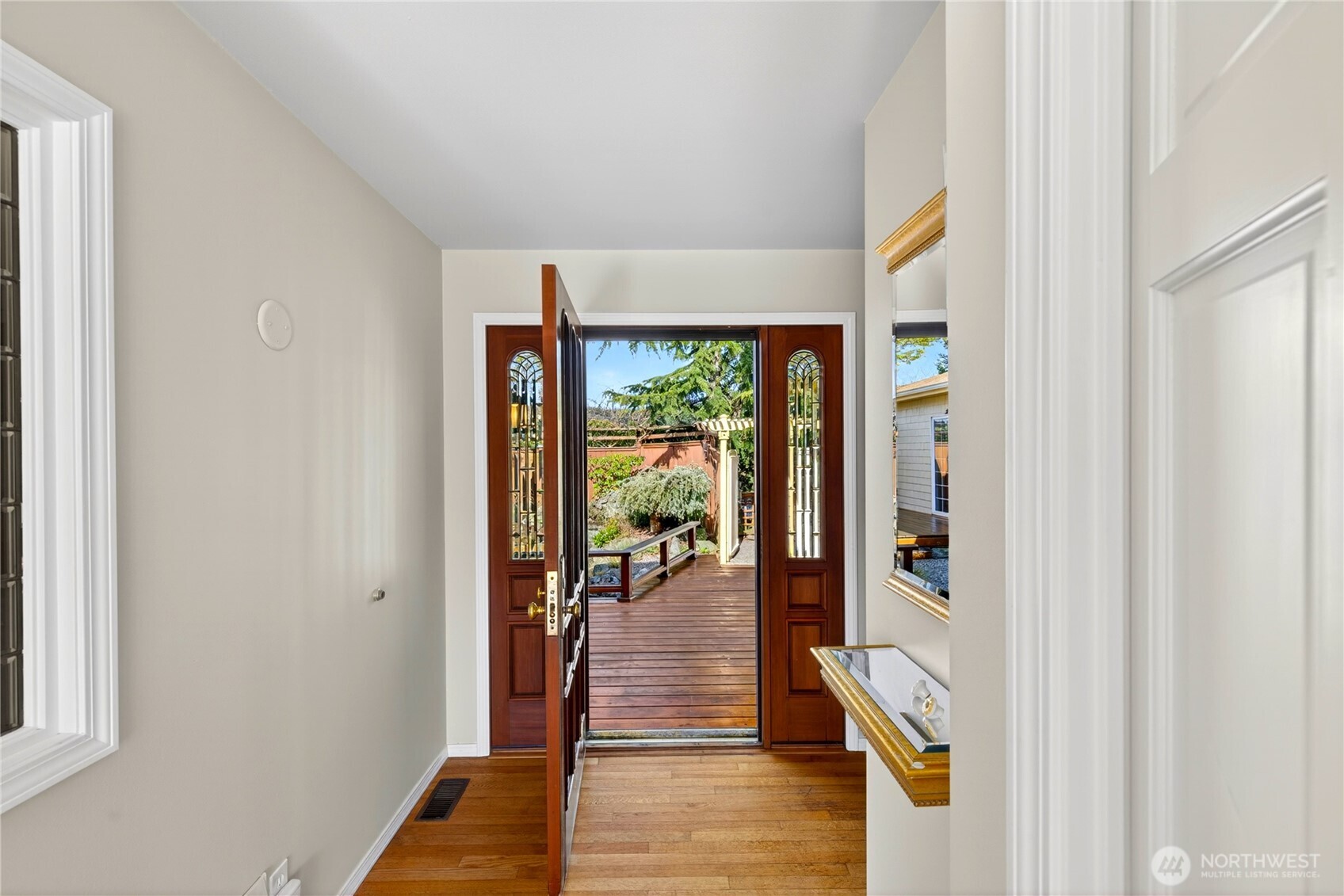 811 Shoshone Dr , La Conner, WA 98257