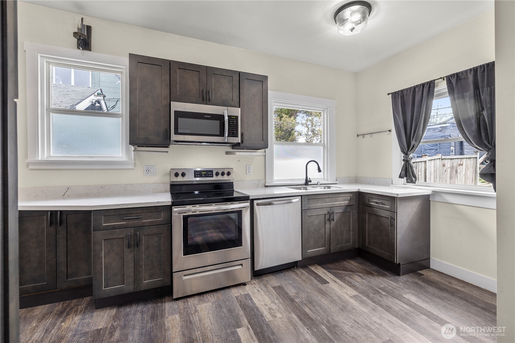 3839 S G Street , Tacoma, WA 98418-9422