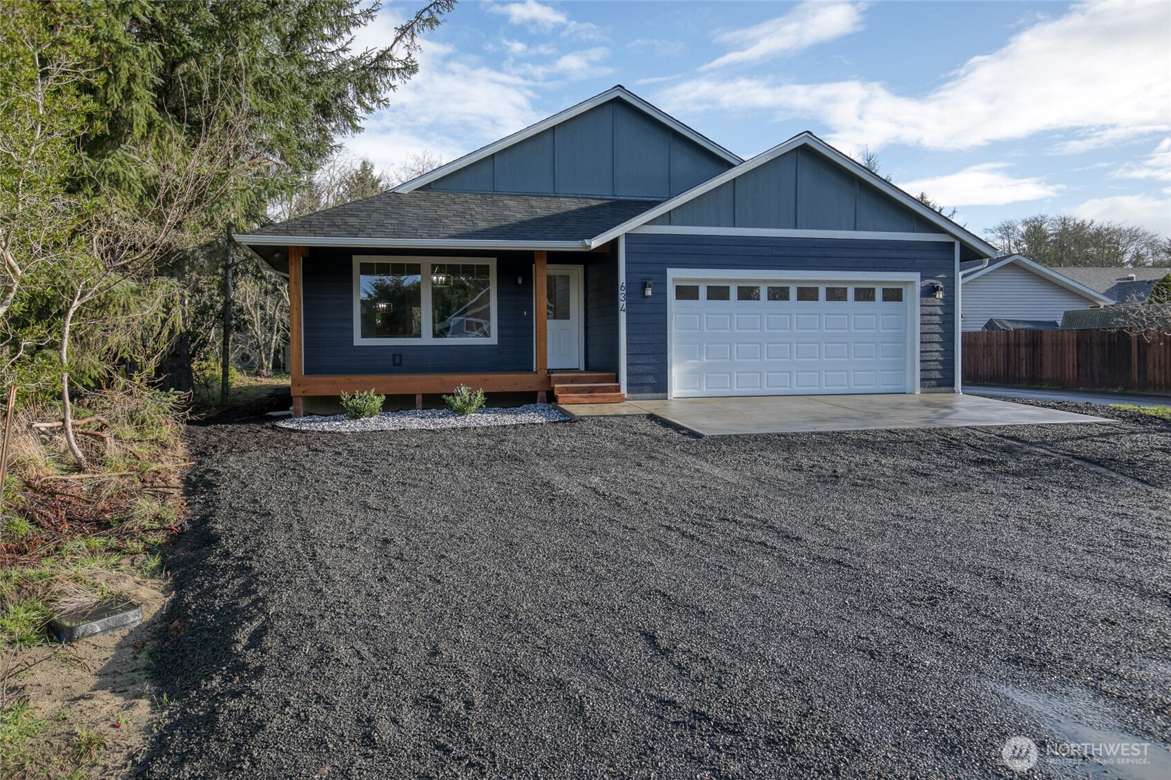 634 Island Circle SE, Ocean Shores, WA 98569