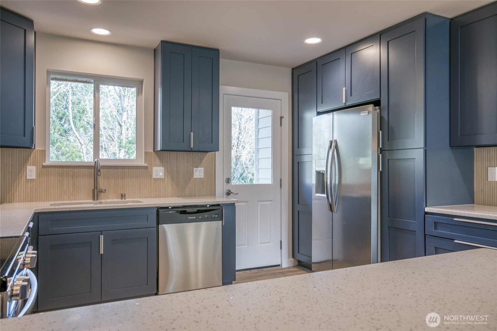 634 Island Circle SE, Ocean Shores, WA 98569