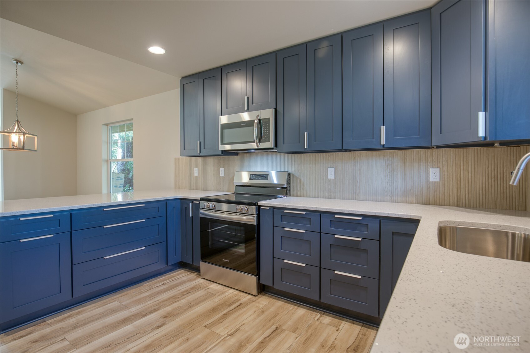 634 Island Circle SE, Ocean Shores, WA 98569