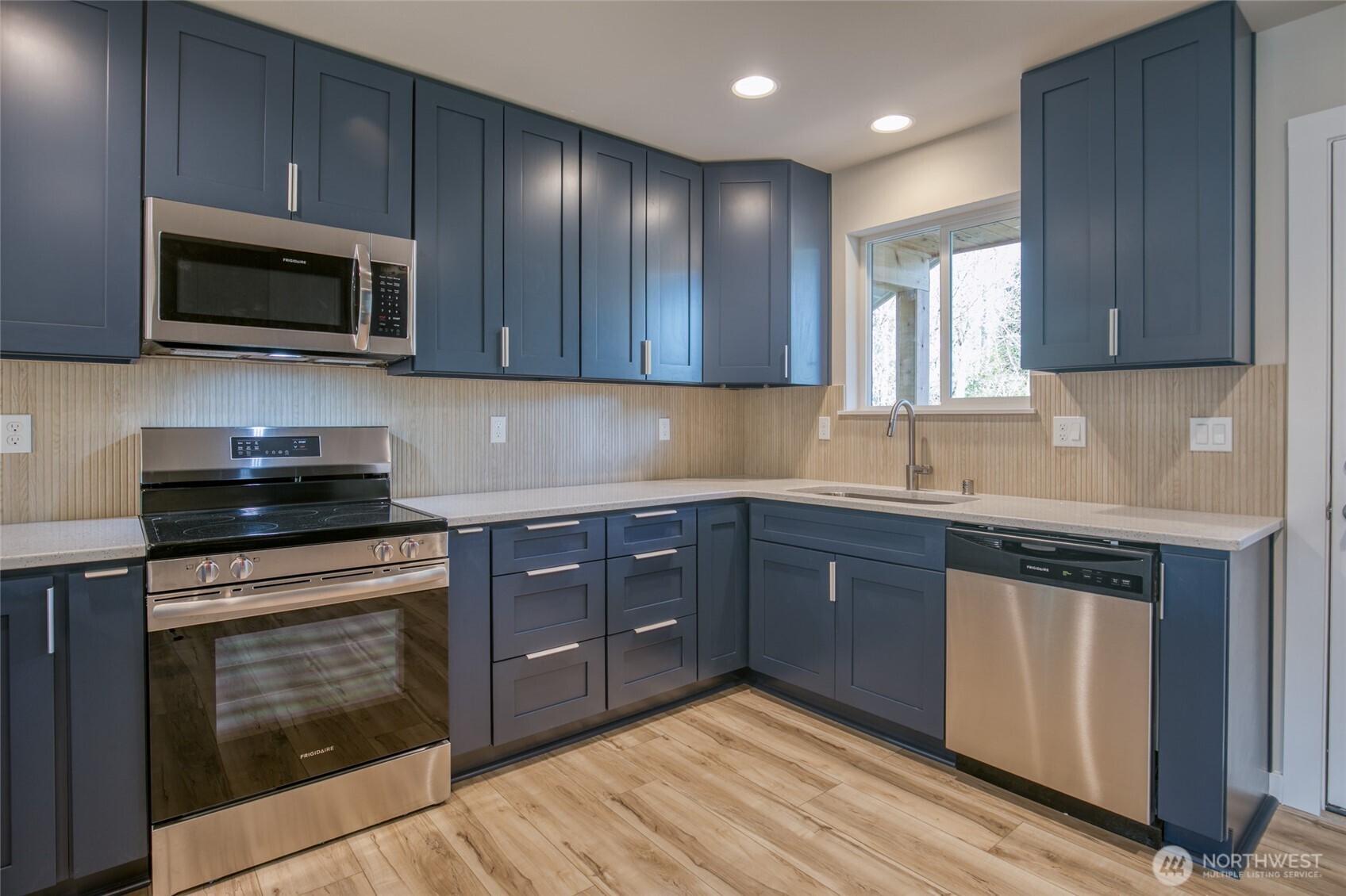 634 Island Circle SE, Ocean Shores, WA 98569