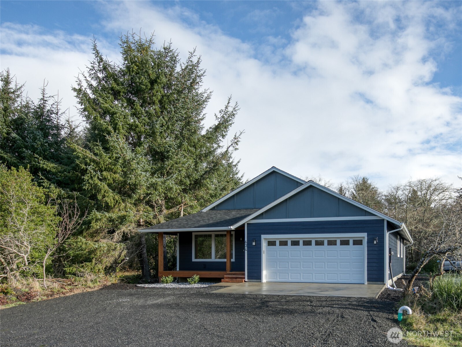 634 Island Circle SE, Ocean Shores, WA 98569