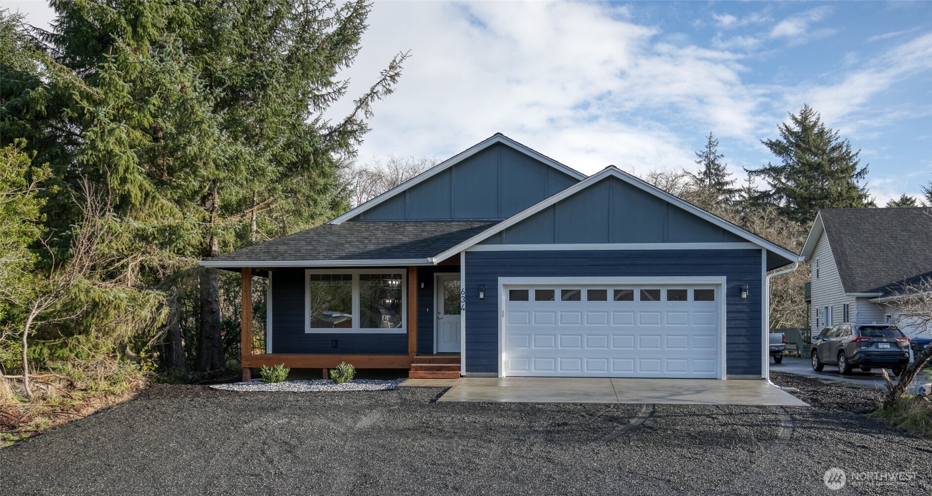 634 Island Circle SE, Ocean Shores, WA 98569