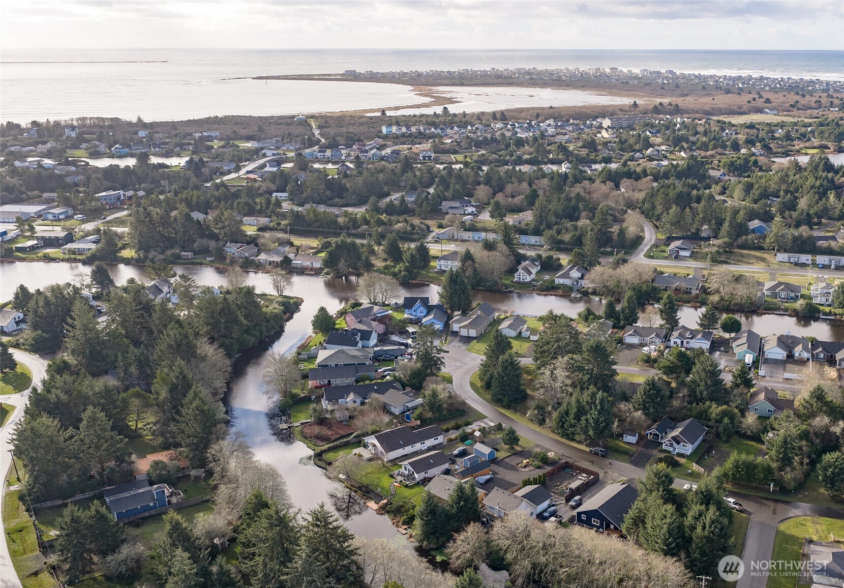 634 Island Circle SE, Ocean Shores, WA 98569