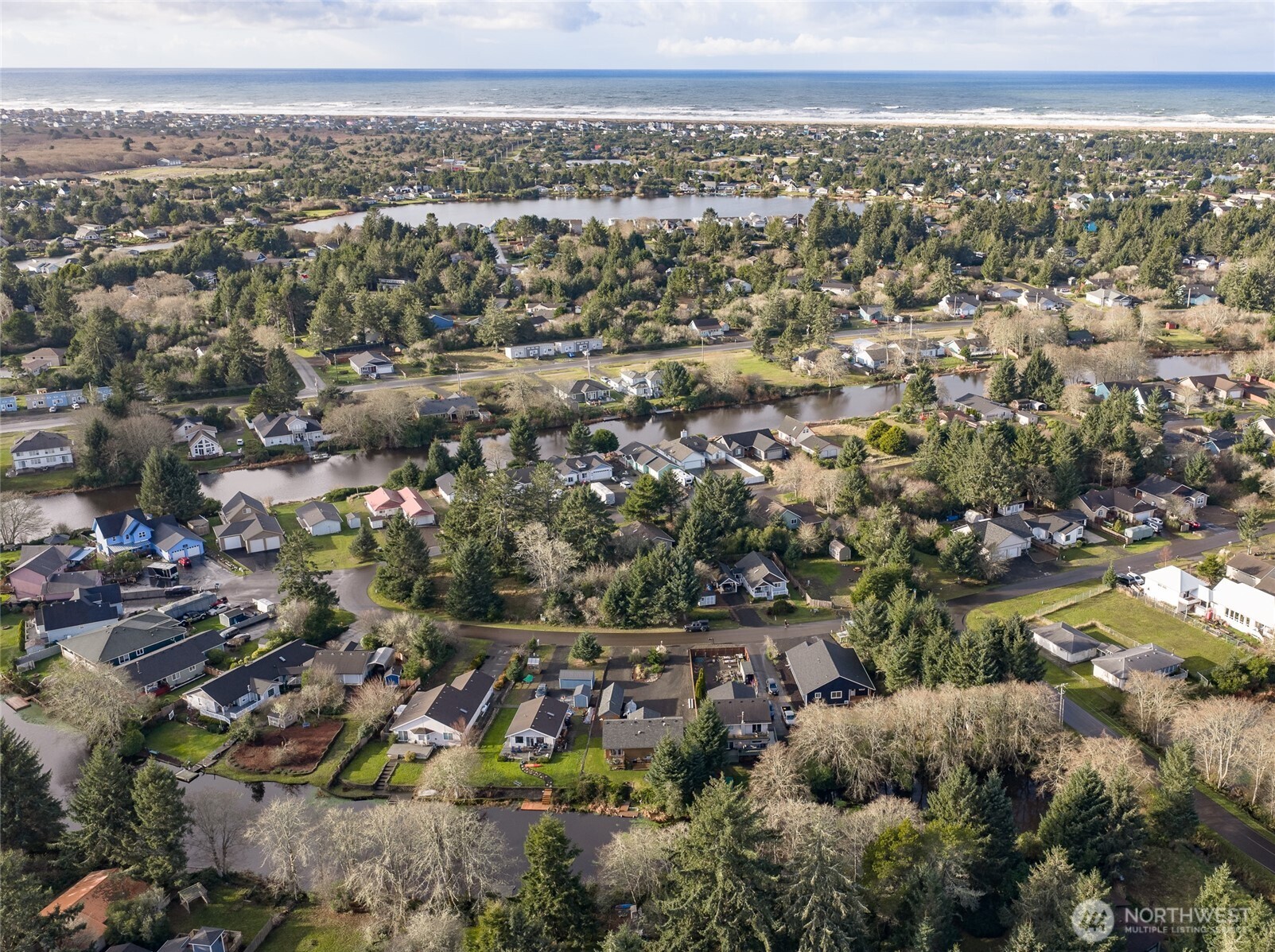 634 Island Circle SE, Ocean Shores, WA 98569