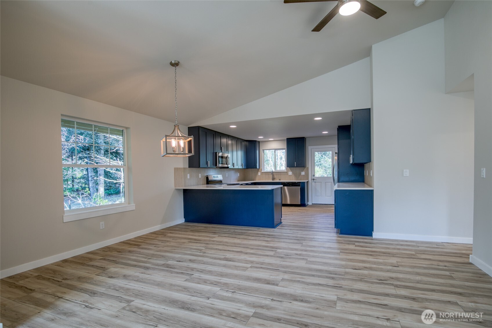 634 Island Circle SE, Ocean Shores, WA 98569