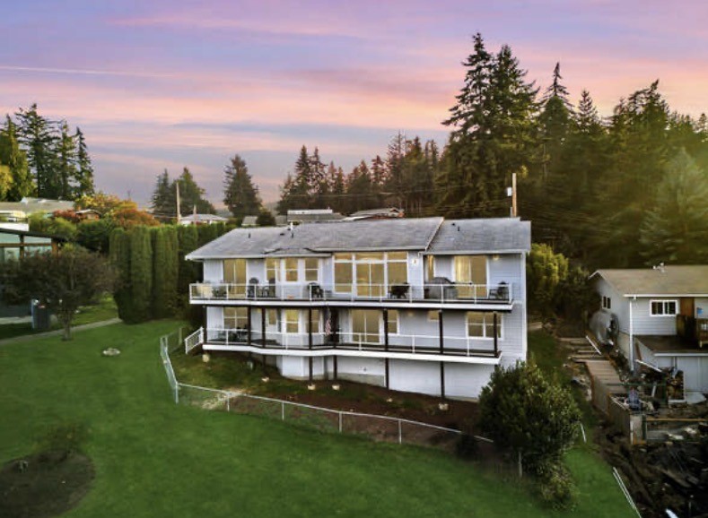 4111 R Avenue , Anacortes, WA 98221-3643