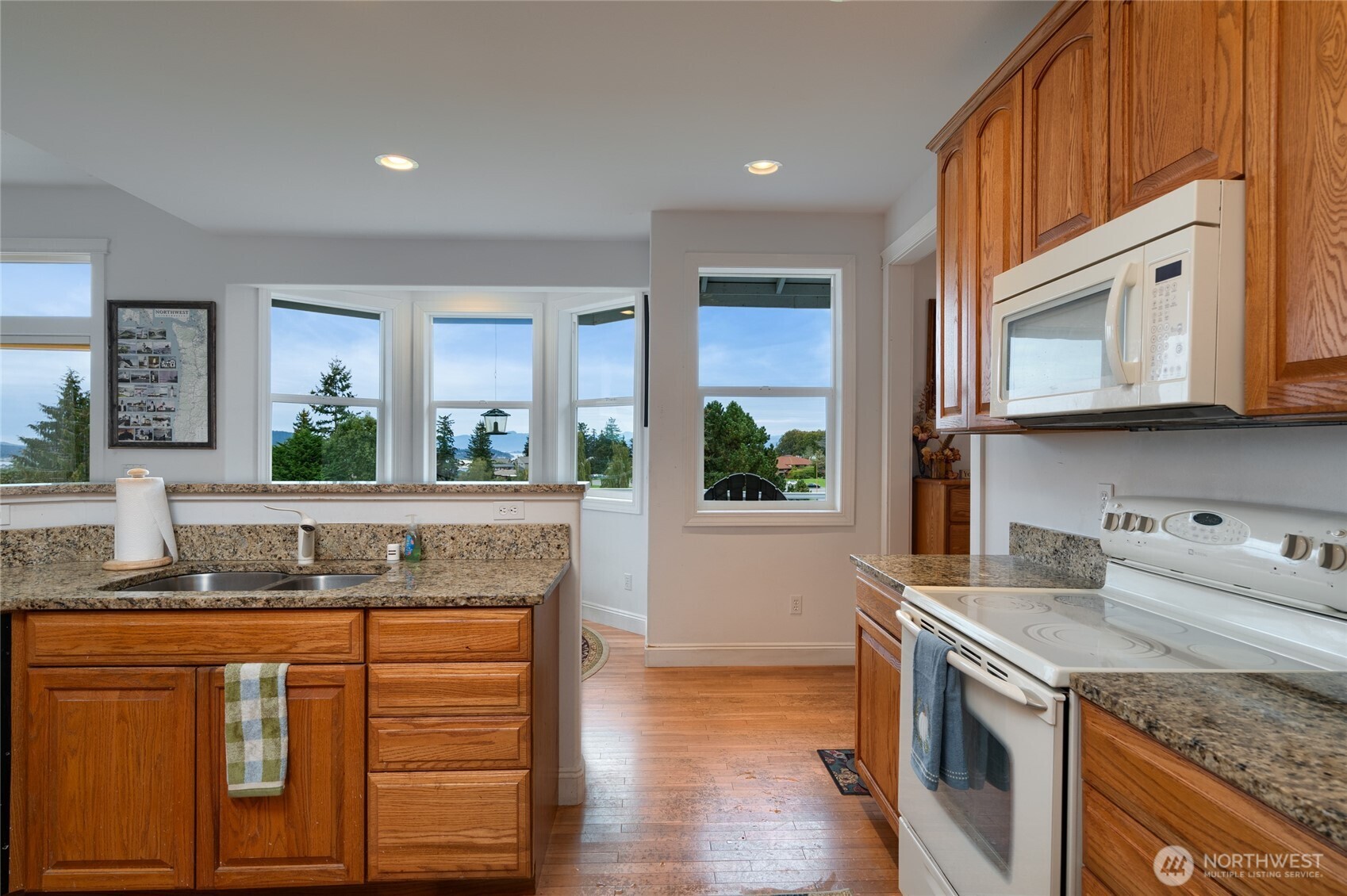 4111 R Avenue , Anacortes, WA 98221-3643