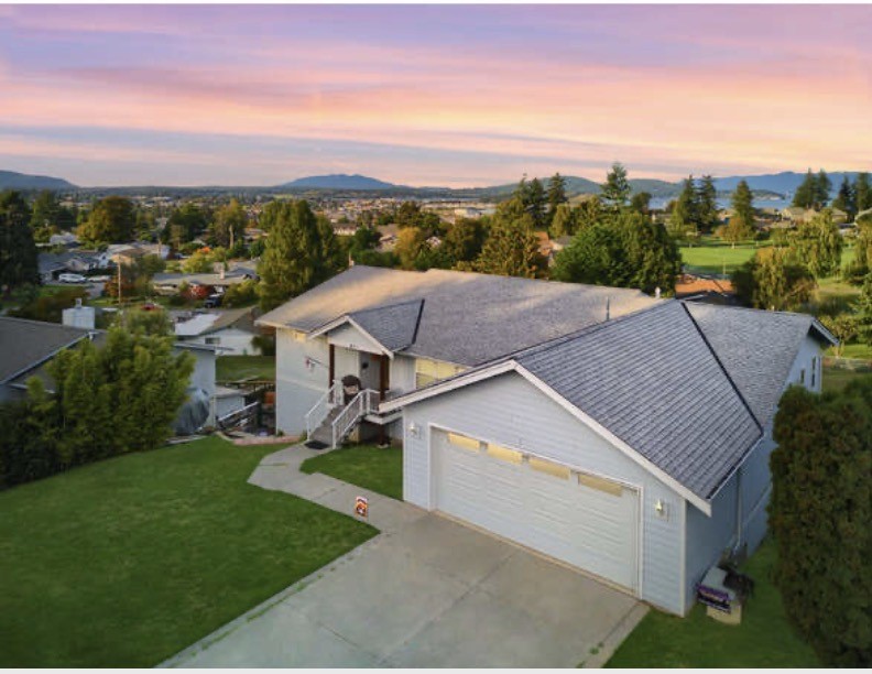 4111 R Avenue , Anacortes, WA 98221-3643