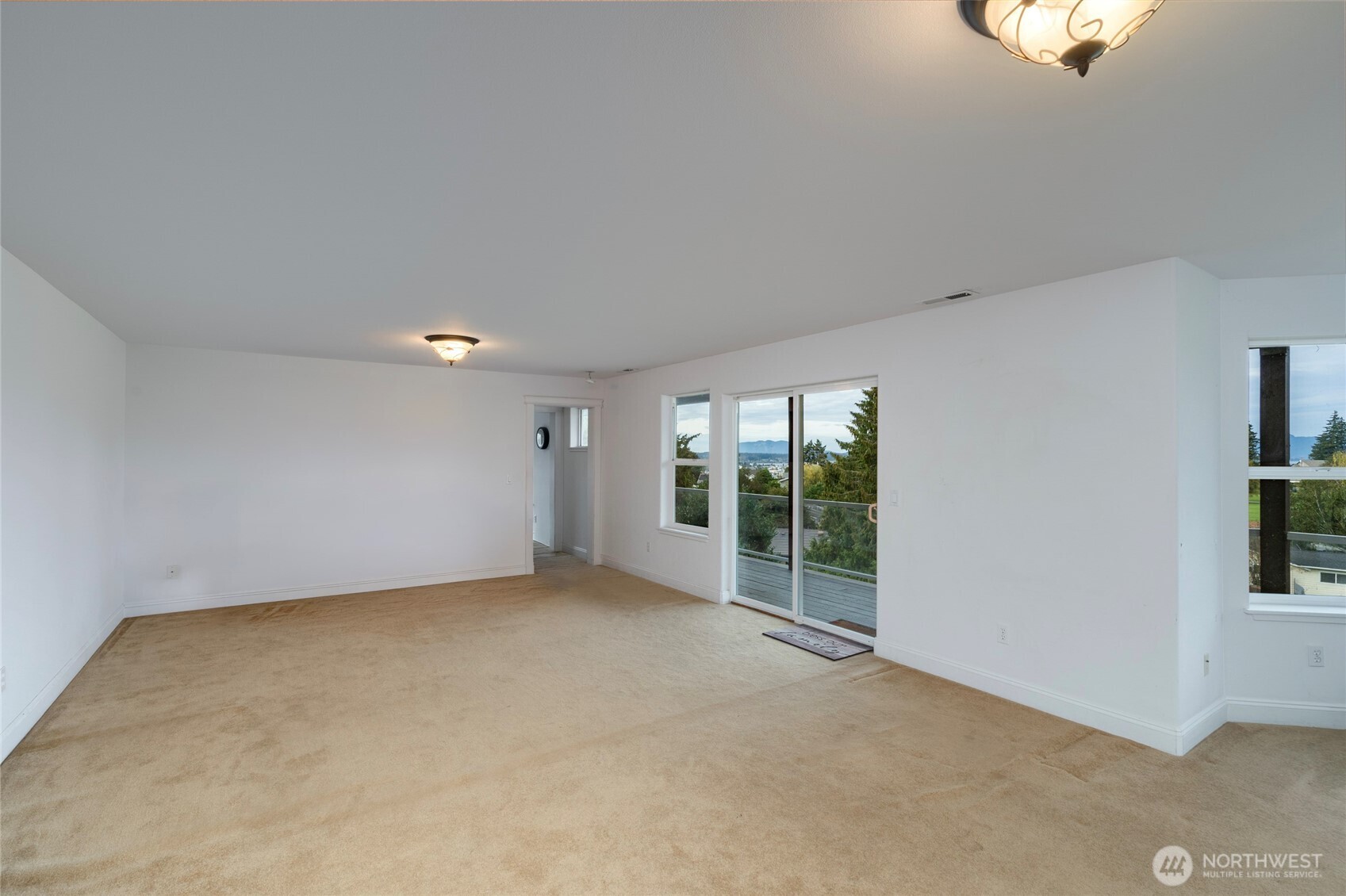 4111 R Avenue , Anacortes, WA 98221-3643